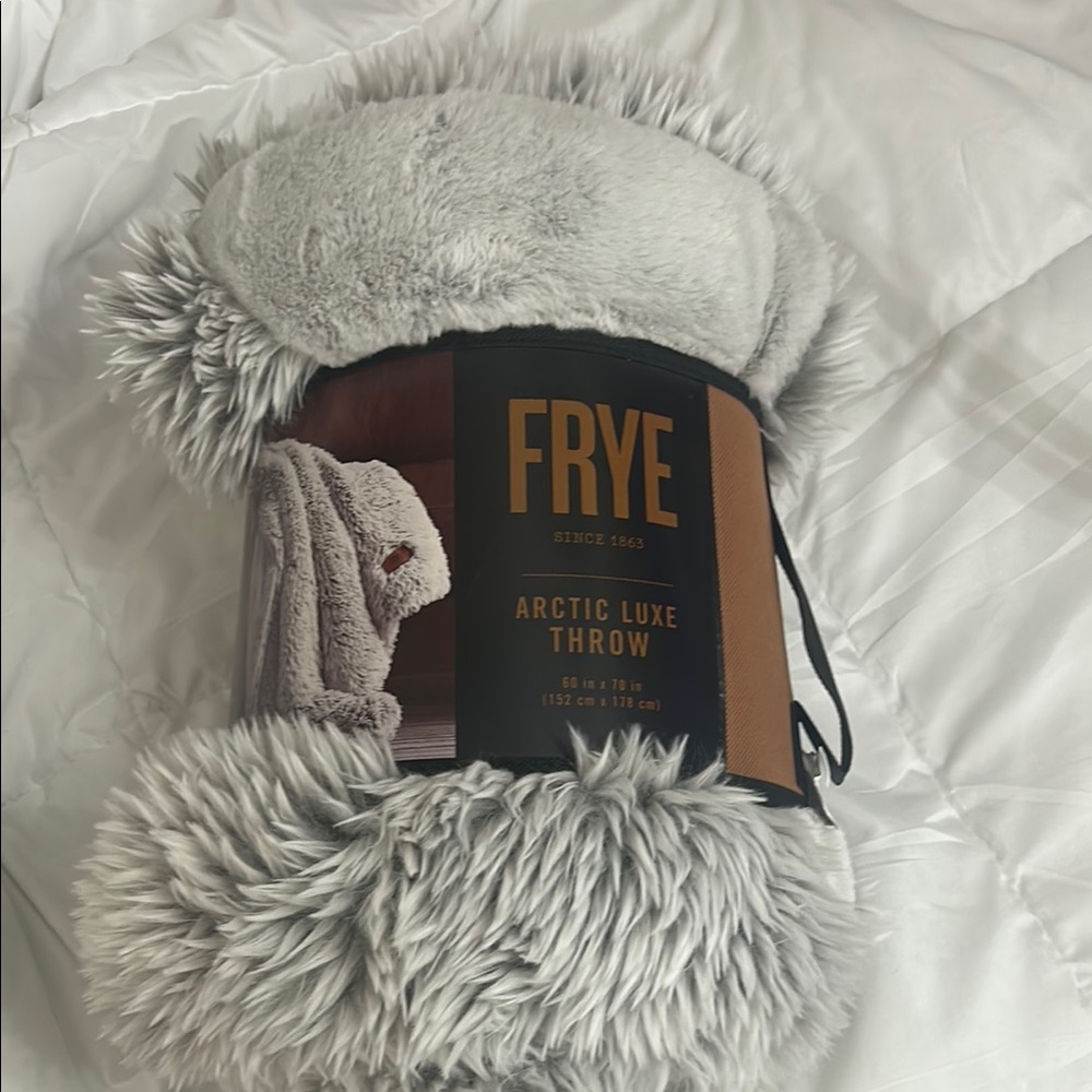 Frye Arctic Luxe Throw - Gray